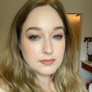 Meet your Posher, Carissa